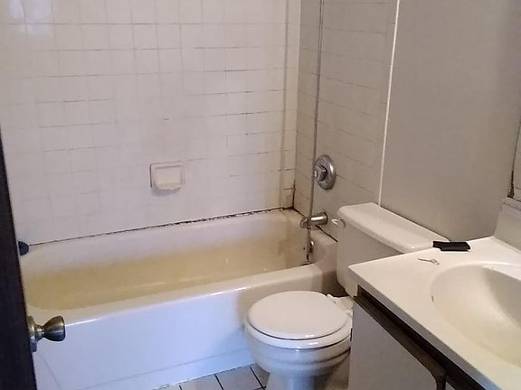 3rd image of 15 Park Ave APT 301C