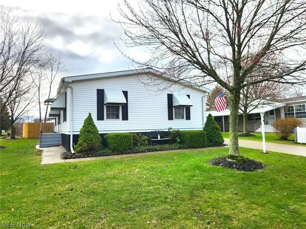 310 Pin Oak Cir, Elyria, OH 44035