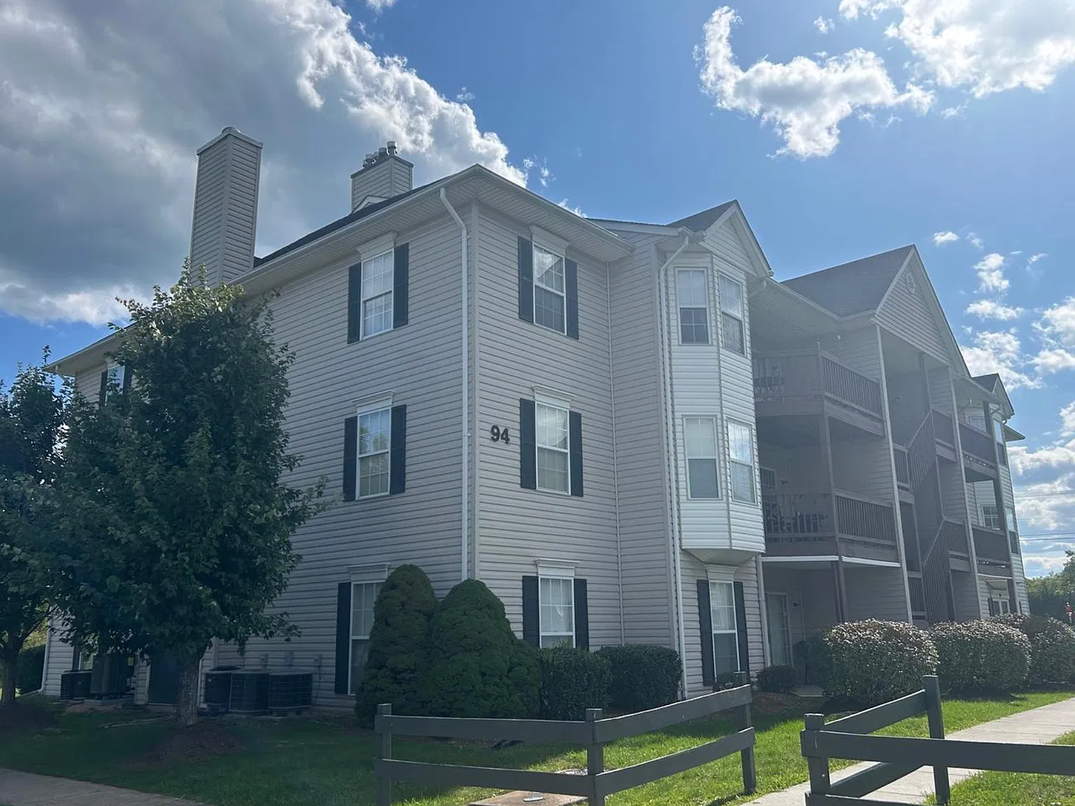 2 bed, 1169 sqft, $1,600 — Photo 2