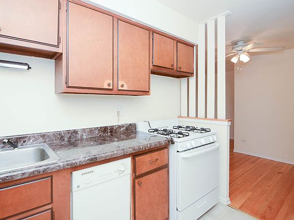 4th image of 660 W Wrightwood Ave APT 412