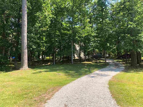 2nd image of 108 Oak Leaf Cir #46