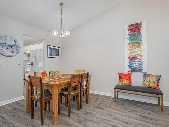 5th image of 119 Barrington Dr