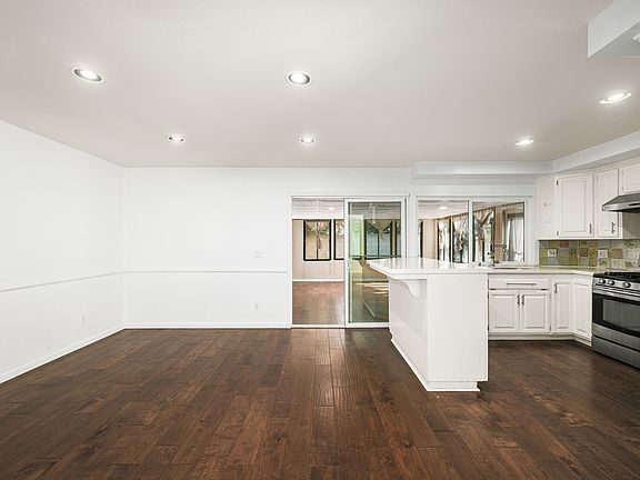 5th image of 1828 N Symphony St