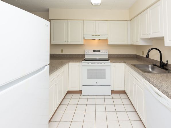 2405 Whitney Ave APT 306