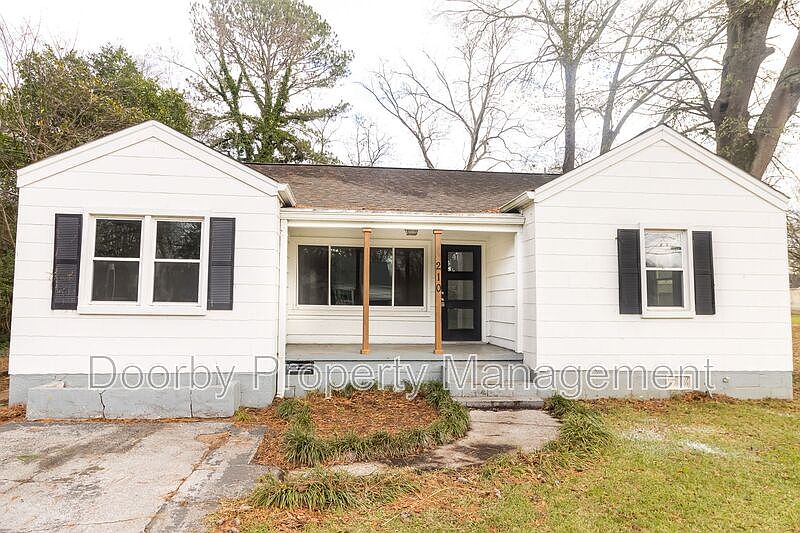 1st image of 210 S Lovell Ave