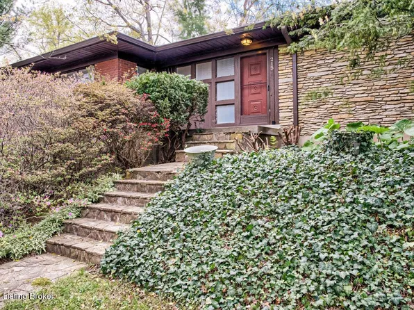 215 Choctaw Rd, Indian Hills, KY 40207