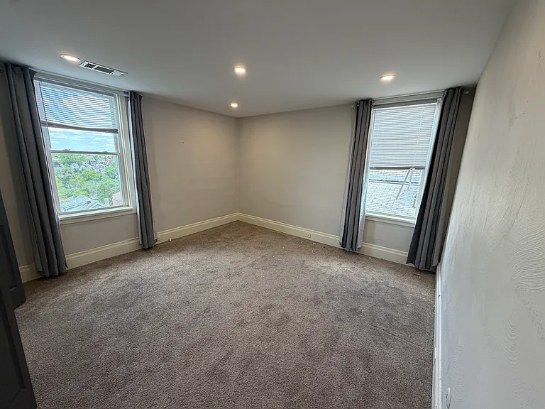 2822 Broadway Ave #3 — Photo 6