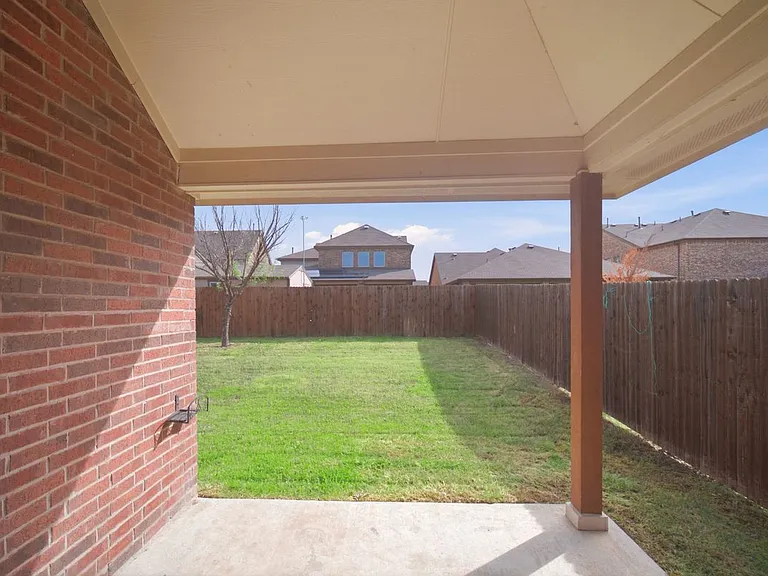 2306 Lucerne Dr — Photo 18