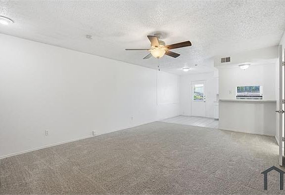 3rd image of 201 Cambridge Dr