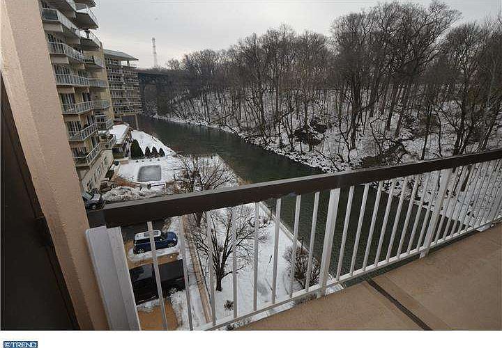 1st image of 1704 N Park Dr APT 302