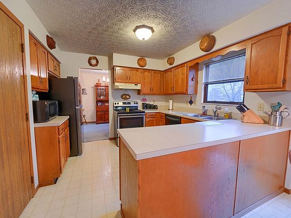 5th image of 126 Brookhill Dr