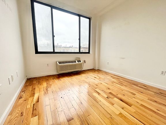 5th image of 324 Melrose St APT 4B