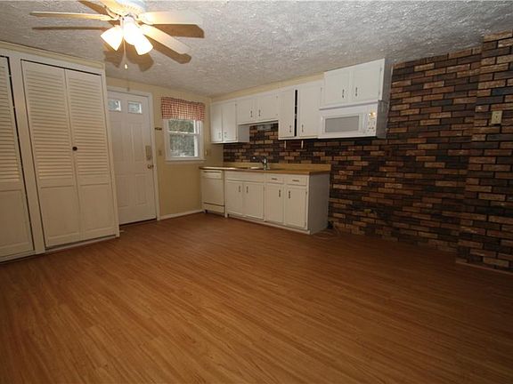 4th image of 2104 Etta Blvd