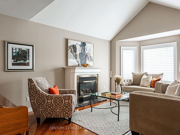 5th image of 2224 Brays Ln