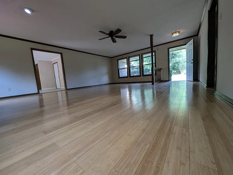 210 Wells Fargo Dr — Photo 8