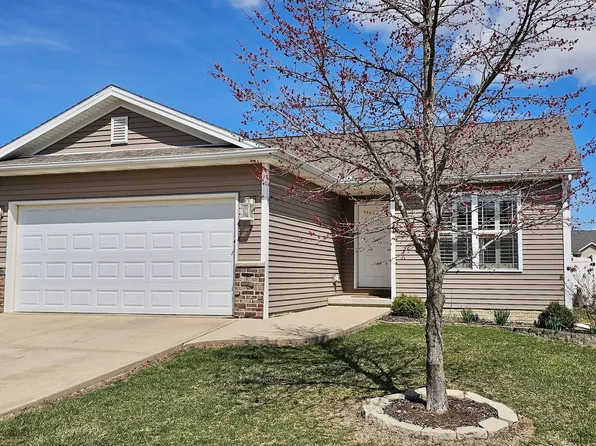 7 Barclay Ct, Bloomington, IL 61705