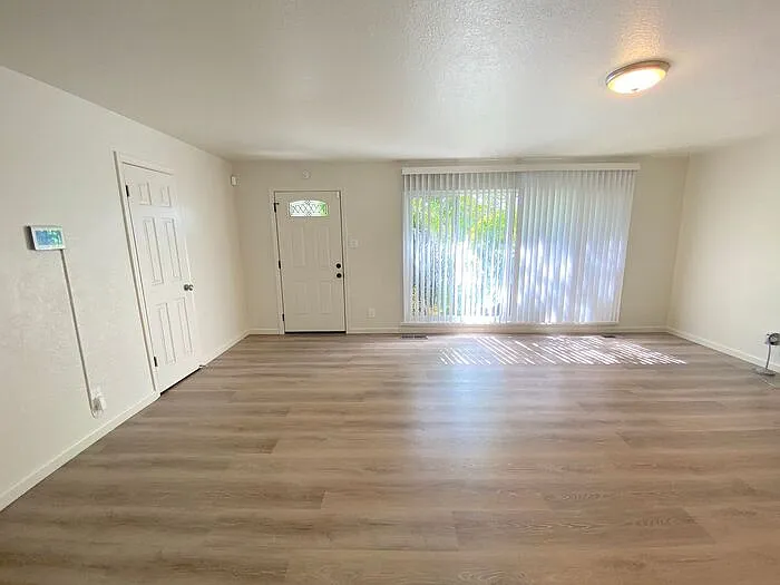 1100 Sutro St — Photo 8