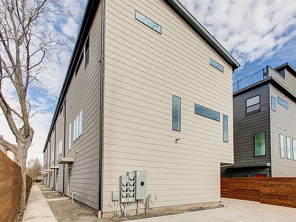 2nd image of 1725 Bennett Ave #105