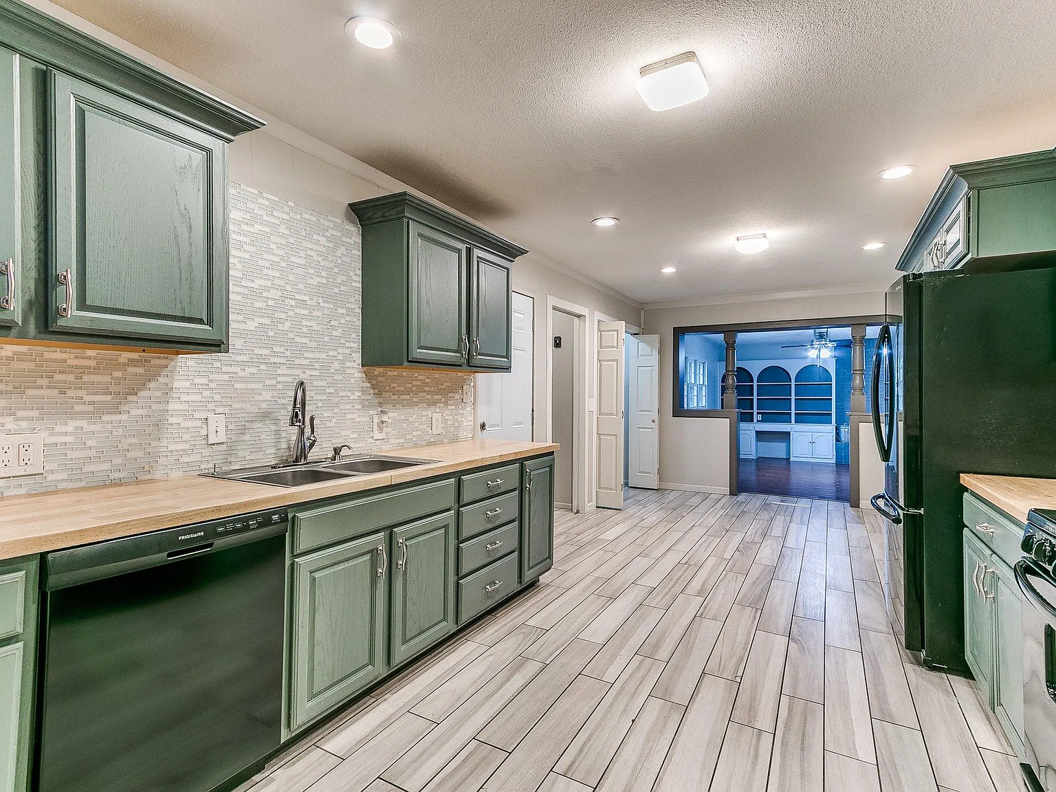 1707 S Ash Pl — Photo 1