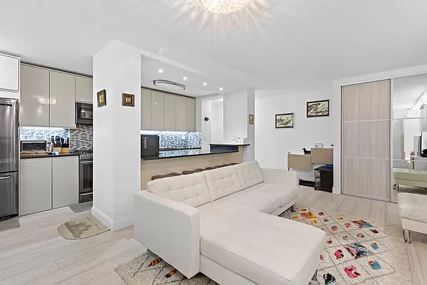 1st image of 2942 W 5th St APT 11D