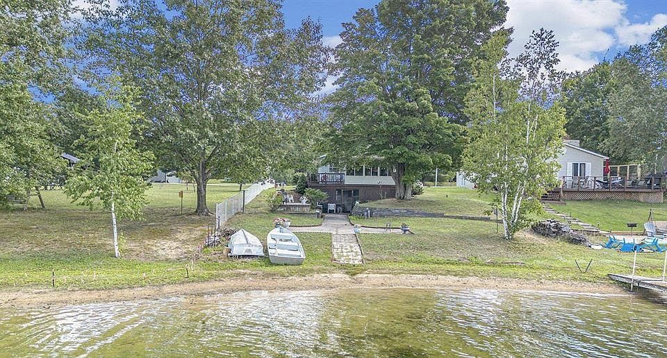 2nd image of 320 Gitchegumee Dr