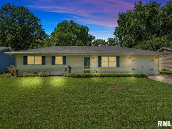 619 Woodland Dr, Chatham, IL 62629