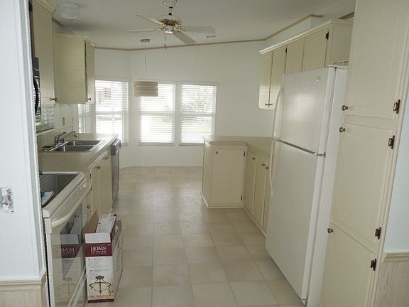 4th image of 345 Victoria Dr