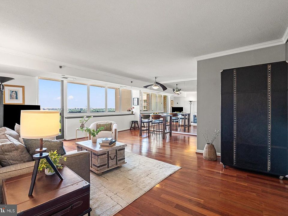 1st image of 1805 Crystal Dr APT 1011S