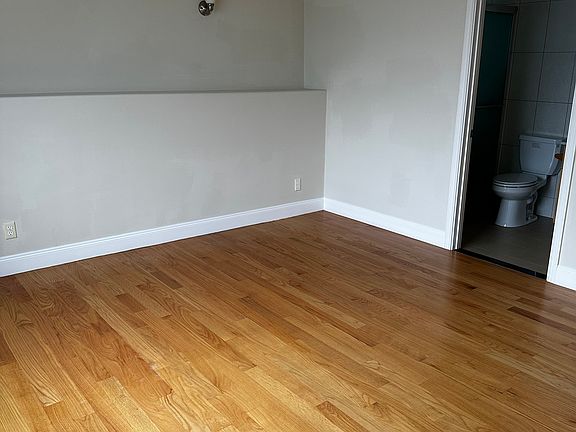 4th image of 76 Tioga Ave