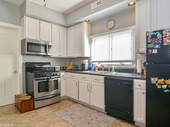 4th image of 2418 W Cuyler Ave