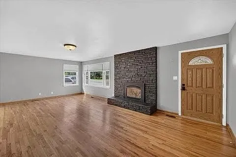 4 bed, 2500 sqft, $2,800 — Photo 4