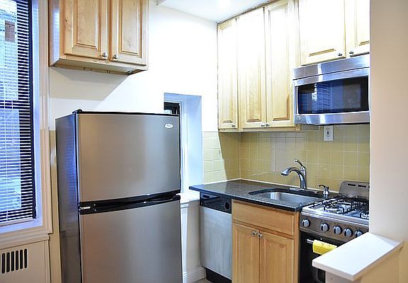 3rd image of 2147 E 17th St #1G