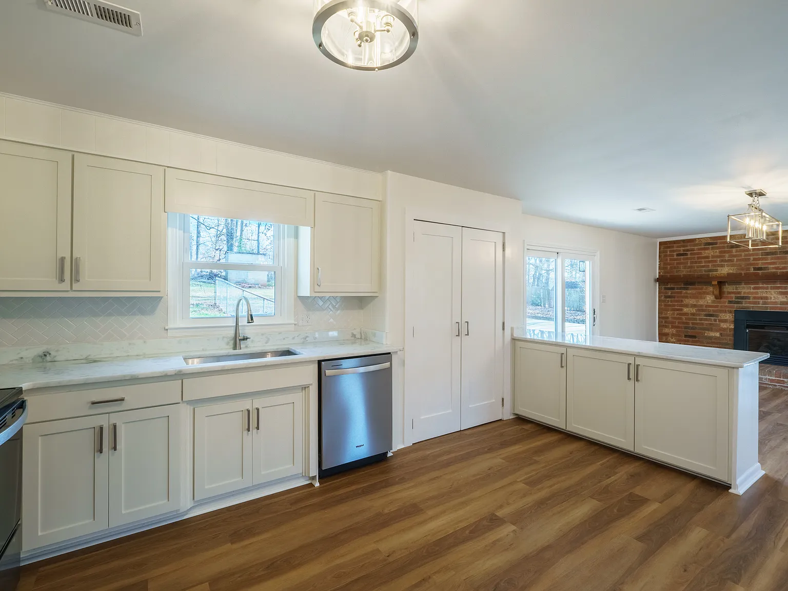 3 bed, 2036 sqft, $2,400 — Photo 4