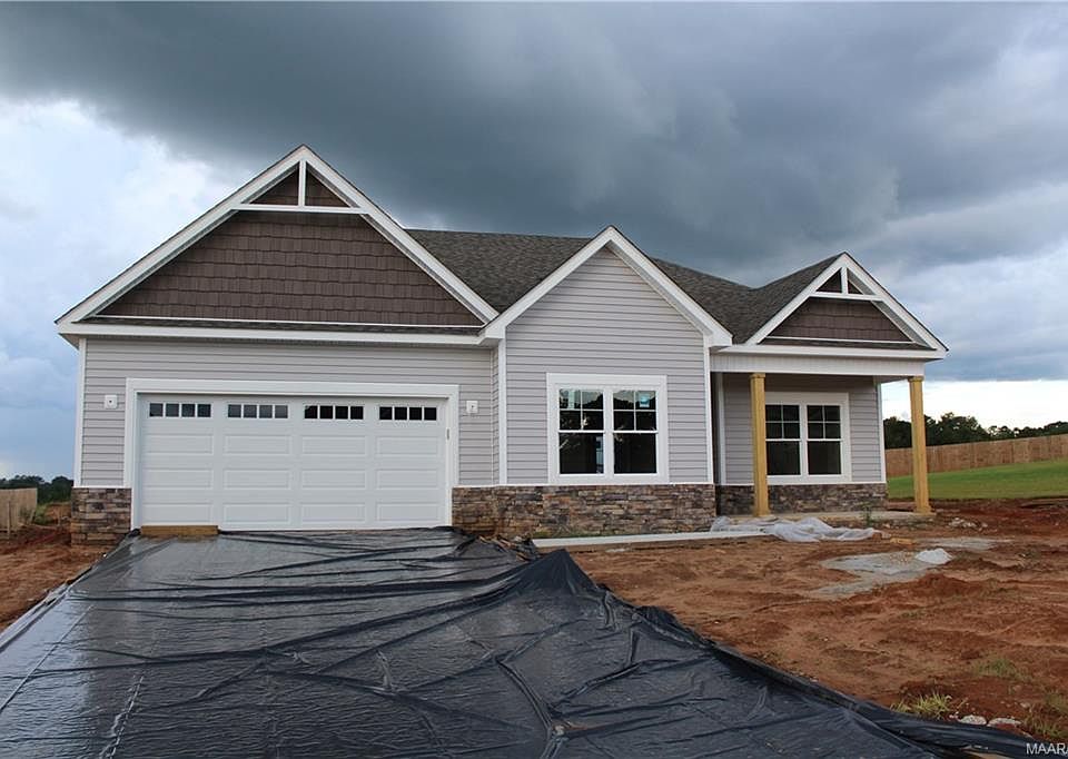 1st image of 120 Lawrence Dr
