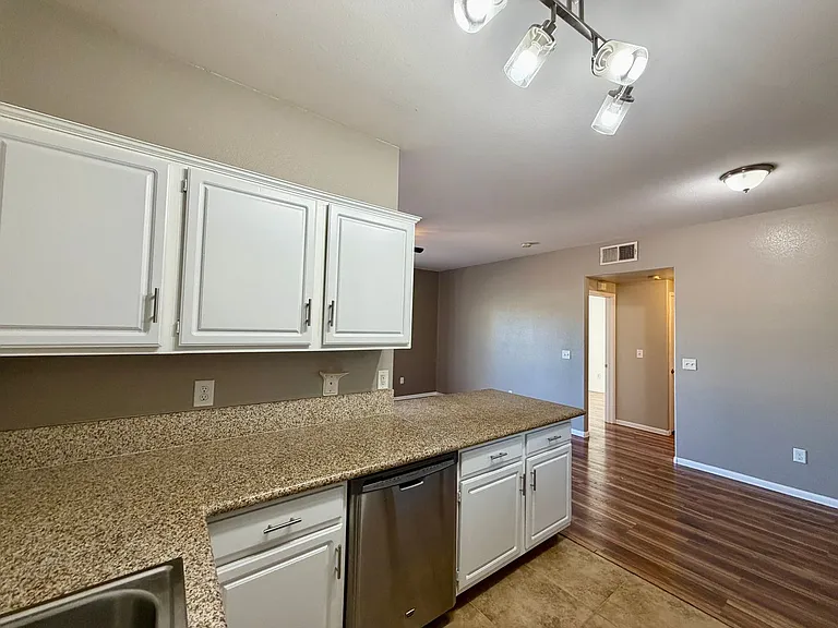 5650 E Sahara Ave #2024 — Photo 7
