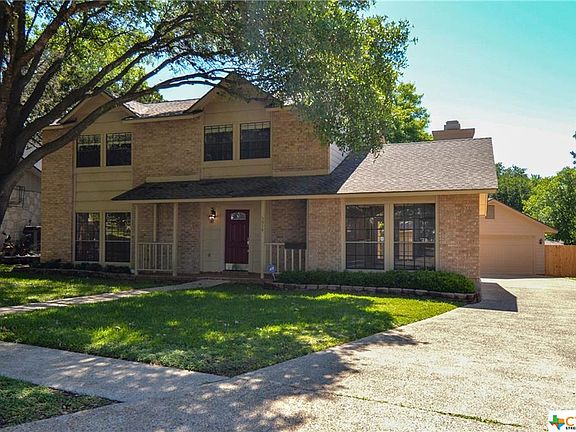 2nd image of 5914 Woodridge Hl