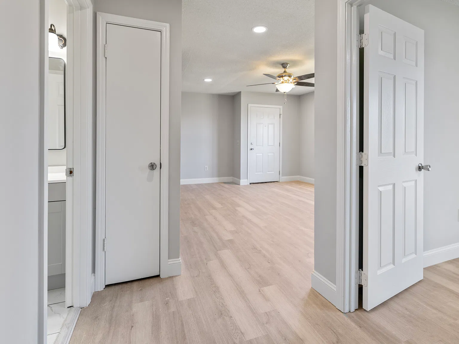 2 bed, 751 sqft, $1,250 — Photo 2