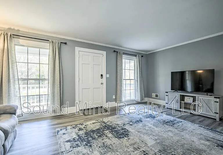 144 Parkwood Cir — Photo 4