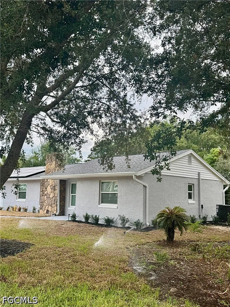 3 bed, 2.0 bath, 1264 sqft, $2,300 — Photo 1