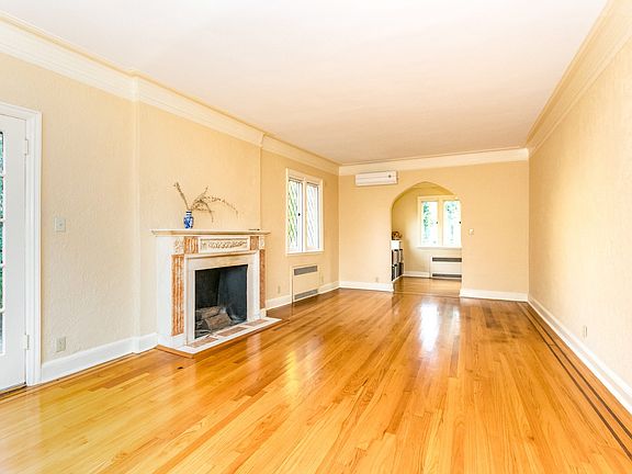 5th image of 4746 Iselin Ave
