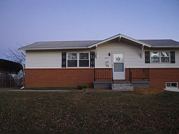 4th image of 1601 Johnson Dr