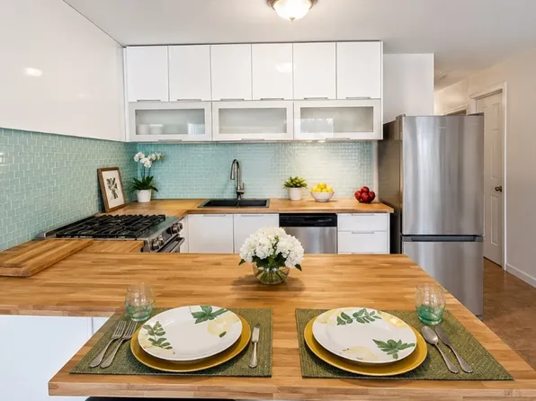 200 Swanton St APT 228, Winchester, MA 01890