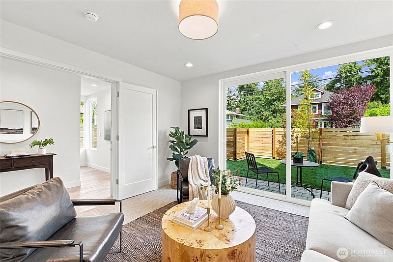 3rd image of 2647 Walnut Avenue SW