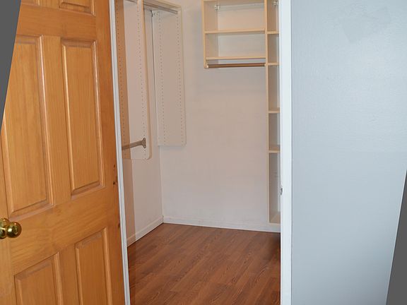 5th image of 860 N Lakeside Dr APT 2B