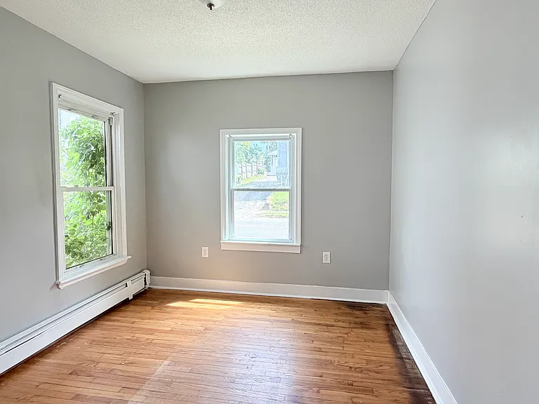271 Glen St #1 — Photo 10