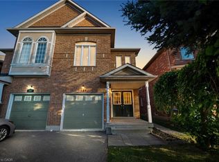 580 Courtney Valley Rd, Mississauga, ON L5V0C2