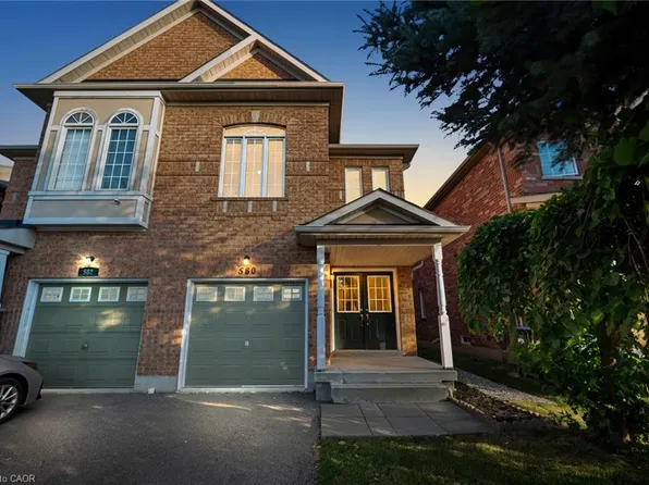 580 Courtney Valley Rd, Mississauga, ON L5V 0C2
