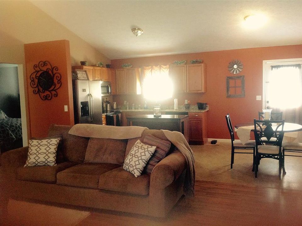 2nd image of 1212 Deer Ln