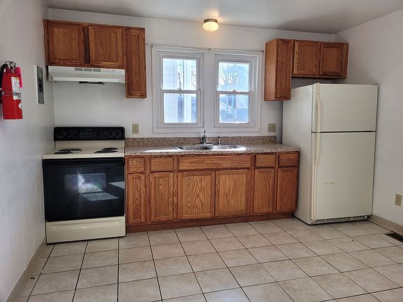 3rd image of 102 N Penn St