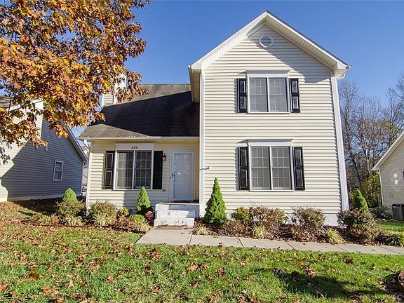 3rd image of 804 Meadowstone Dr
